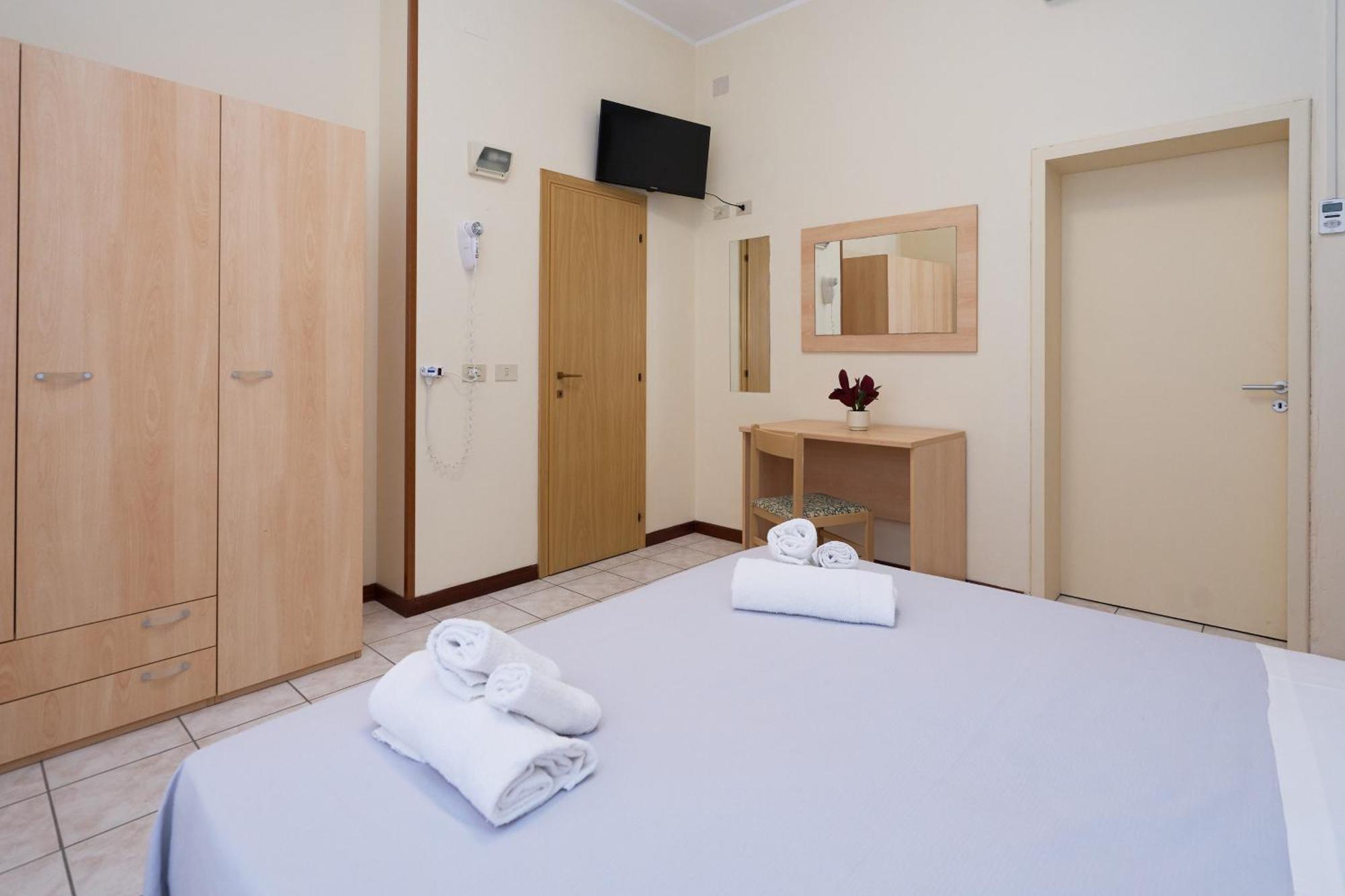 Hotel Jolanda Bellaria-Igea Marina Bagian luar foto