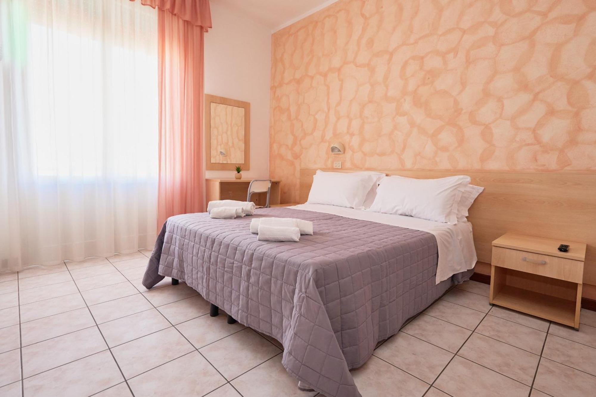 Hotel Jolanda Bellaria-Igea Marina Bagian luar foto
